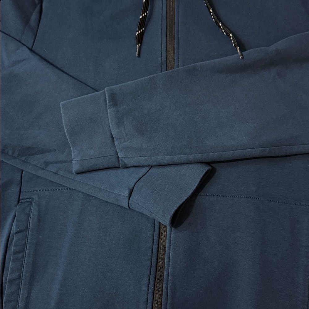 GapFit Performance Hoodie.                        ( Pre-owned ) - Picture 2 of 12